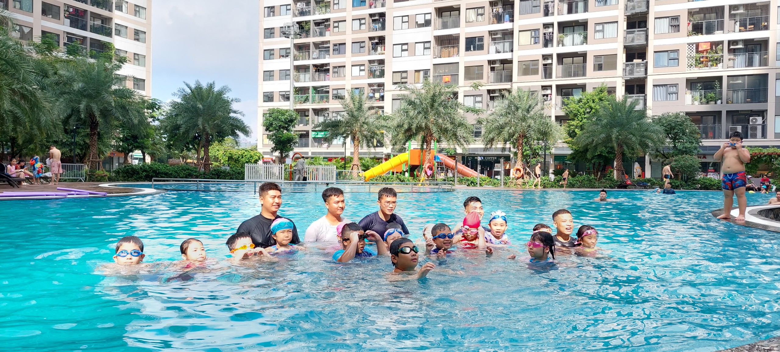 Lớp học bơi Hà Nội của Trung tâm dạy bơi Swim For Life Việt Nam