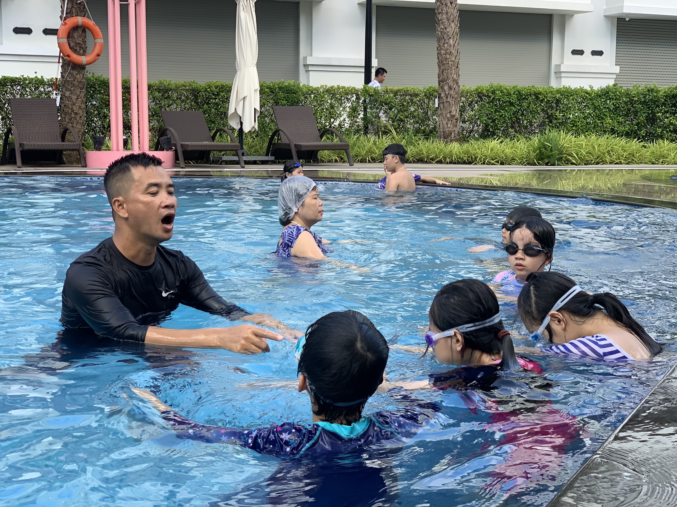 Hướng dẫn tập thở bơi ếch - Kỹ thuật bơi ếch cơ bản